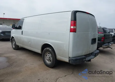 2017 Chevrolet Express 2500 Work Van z USA, uszkodzony, nr VIN 1GCWGAFF8H1183886